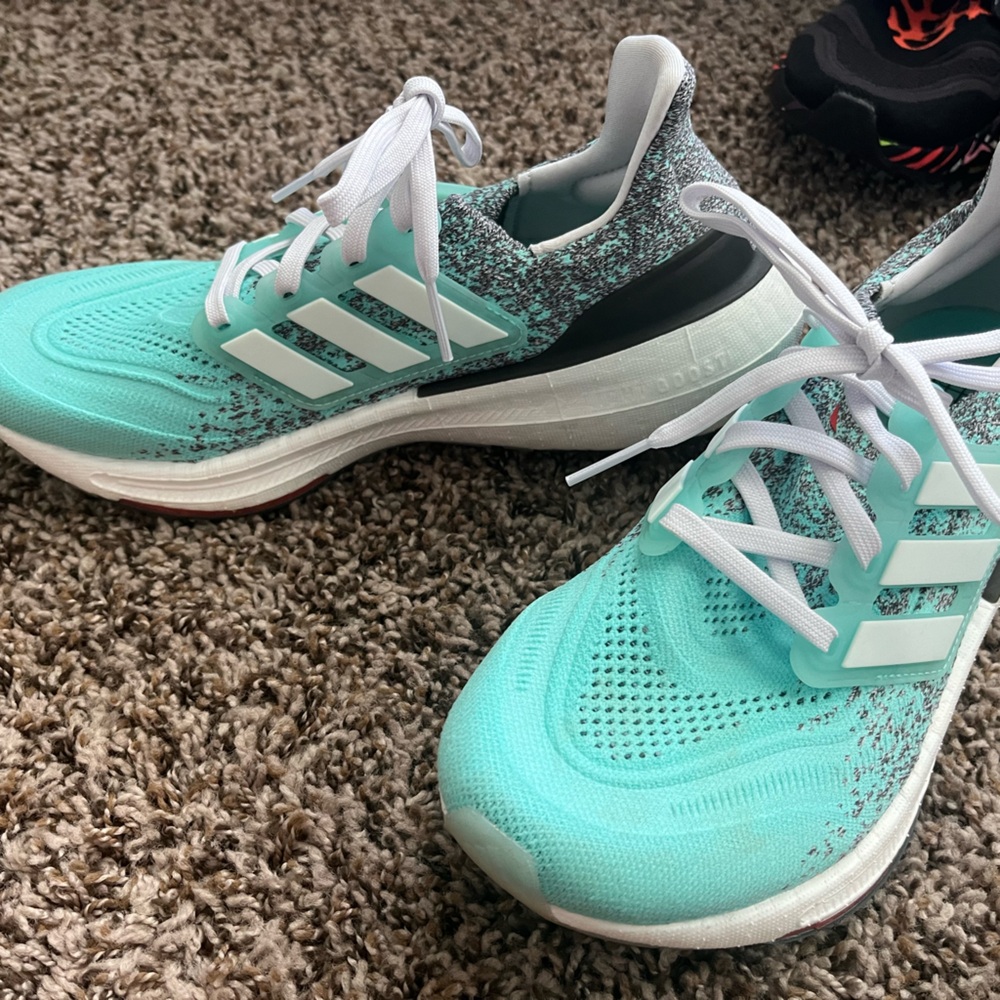 Adidas ultraboost lite size 7.5 - Picture 2 of 5